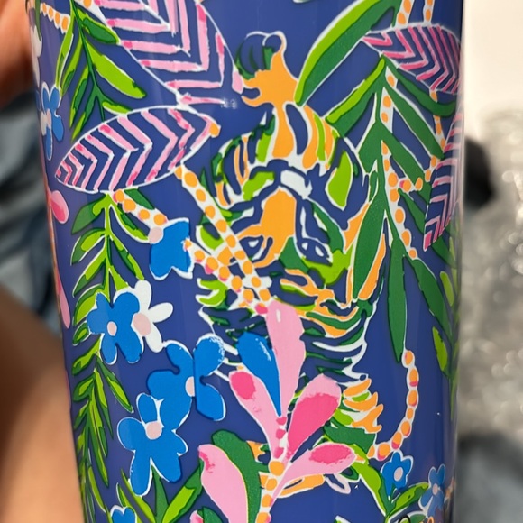 LILLY PULITZER 24oz TUMBLER WITH STRAW "HOW YOU LIKE ME PROWL" New - Picture 7 of 7